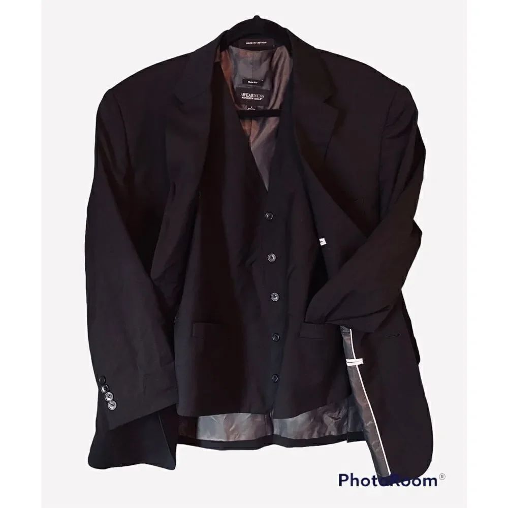Men’s Large Kenneth Cole Awearness